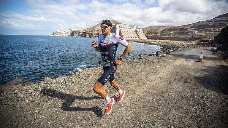 Triathlon-Superstar Jan Frodeno zeigt sich auf Gran Canaria in guter Form.