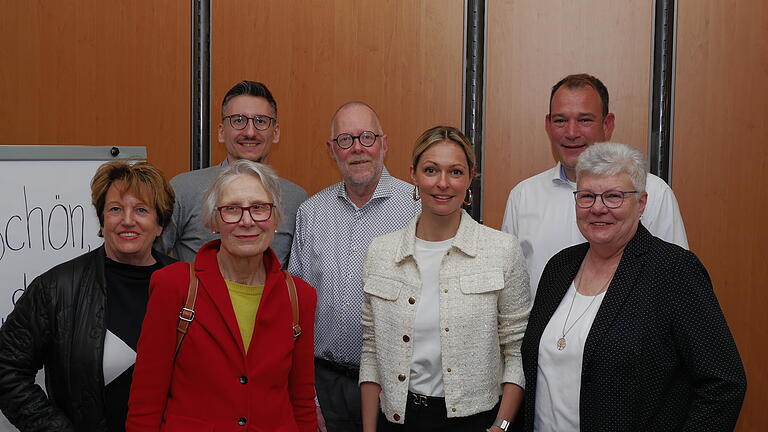 Projekt „Highstreet Ludwigstraße“ Bad Brückenau: (von links) Brigitte Meyerdierks (ehem. Bürgermeisterin), Adelheid Zimmermann (Stadträtin), Bürgermeister Jan Marberg, Thomas Weißenfeld (Bürgerverein), Angelika Winkler (Lohr) Volker Wedde (Handelsverband), Monika Wiesner (Stadrat) - Projekt „Highstreet Ludwigstraße“ Bad Brückenau: (von links) Brigitte Meyerdierks (ehem. Bürgermeisterin), Adelheid Zimmermann (Stadträtin), Bürgermeister Jan Marberg, Thomas Weißenfeld (Bürgerverein), Angelika Winkler (Lohr) Volker Wedde (Handelsverband), Monika Wiesner (Stadrat) Projekt „Highstreet Ludwigstraße“ Bad Brückenau: (von links) Brigitte Meyerdierks (ehem. Bürgermeisterin), Adelheid Zimmermann (Stadträtin), Bürgermeister Jan Marberg, Thomas Weißenfeld (Bürgerverein), Angelika Winkler (Lohr) Volker Wedde (Handelsverband), Monika Wiesner (Stadrat) - Projekt „Highstreet Ludwigstraße“ Bad Brückenau: (von links) Brigitte Meyerdierks (ehem. Bürgermeisterin), Adelheid Zimmermann (Stadträtin), Bürgermeister Jan Marberg, Thomas Weißenfeld (Bürgerverein), Angelika Winkler (Lohr) Volker Wedde (Handelsverband), Monika Wiesner (Stadrat)