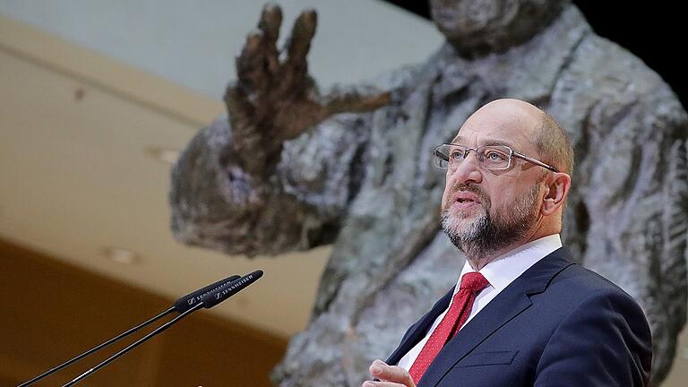 Statement Schulz - SPD-Chef Martin Schulz spricht im Willy-Brandt-Haus zu Medienvertretern. Statement Schulz - SPD-Chef Martin Schulz spricht im Willy-Brandt-Haus zu Medienvertretern.