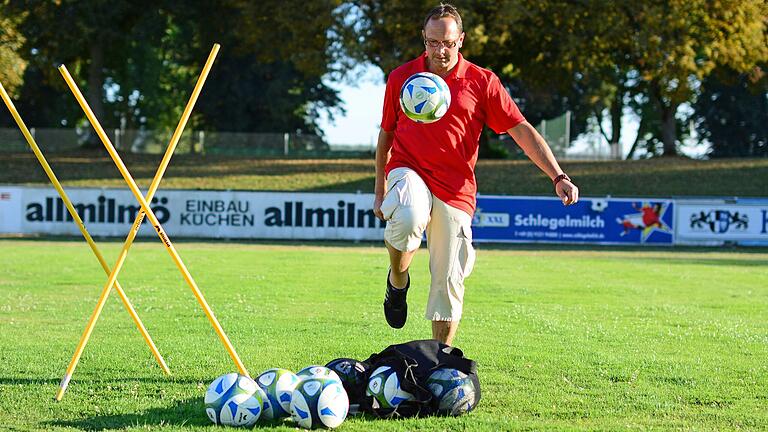 Alexander Zösch, hier im Jahr 2016 als Trainer des FC Haßfurt, wird neuer Coach beim SV Sylbach. Alexander Zösch, hier im Jahr 2016 als Trainer des FC Haßfurt, wird neuer Coach beim SV Sylbach.
