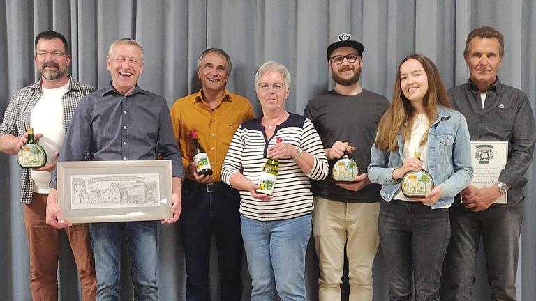 Das Foto zeigt (von links): Georg Rieck, Klaus Dengel, Josef Grill, Gabi Barth, Frank Steiler, Marie Pfreundschuh, Günther Dengel. Das Foto zeigt (von links): Georg Rieck, Klaus Dengel, Josef Grill, Gabi Barth, Frank Steiler, Marie Pfreundschuh, Günther Dengel.