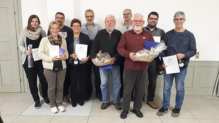 Ehrungen bei der Ortsgruppe. Unser Bild zeigt (von links): Tanja Block, Heike Herrick, Uwe Reichel, Cordula und Peter Hermann, Reinhold Hartmann, Michael Spörer, Klaus Seidenspinner, Kevin Hammerich und Klaus Hammerich.