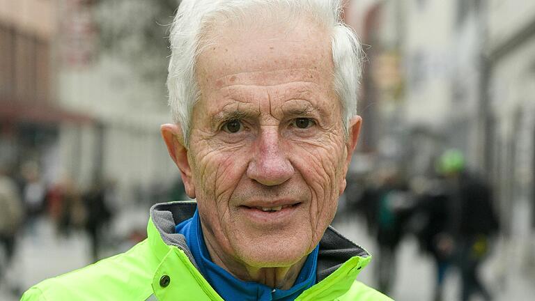 Lothar Wolz auf einer Aufnahme aus dem Jahr 2020. Nun ist der 82-Jährige nach längerer Krankheit gestorben. Er hat den Estenfelder Benefiz-Silvesterlauf begründet und über viele Jahre organisiert.