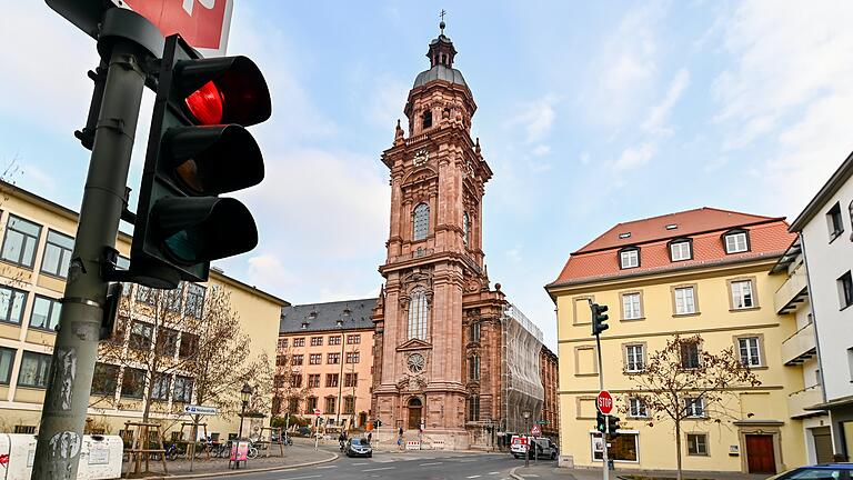 Rund 2,3 Millionen Euro haben die Sanierungsarbeiten am Turm der Neubaukirche gekostet.