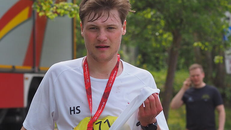 Saaletal-Marathon SV Ramsthal - Sieger im Zehnkilometer-Lauf: Hannes Spahn (FT Schweinfurt). Saaletal-Marathon SV Ramsthal - Sieger im Zehnkilometer-Lauf: Hannes Spahn (FT Schweinfurt).