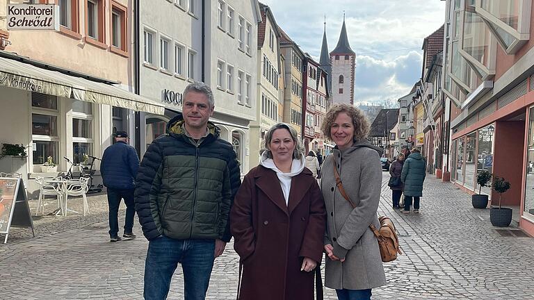 Achim Haas vom Juweliergeschäft Blickwinkel, Katja Heußlein von LunaLou und Carolin Müller vom Stadtmarketing sprechen über die Veränderungen in der Karlstadter Innenstadt.