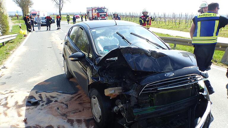 Mit hoher Geschwindigkeit fuhr ein weiteres Auto (hier im Bild) in die Unfallstelle. Mit hoher Geschwindigkeit fuhr ein weiteres Auto (hier im Bild) in die Unfallstelle.