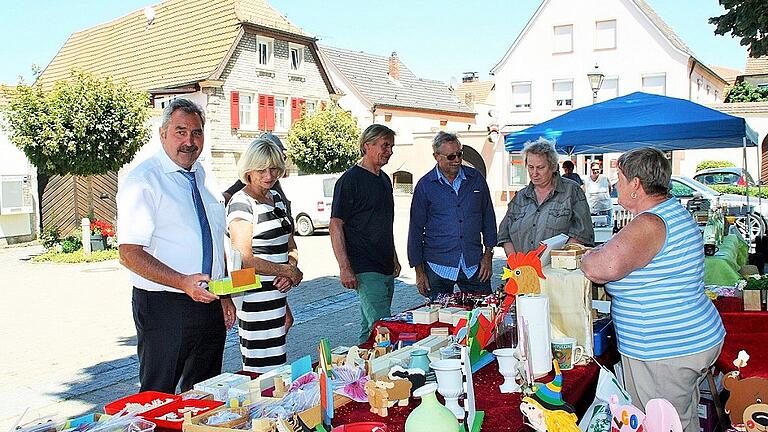 Beim Thüngener Kilianimarkt ließ sich auch das eine oder andere Schnäppchen machen.