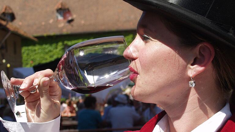 Schlossweinfest Hammelburg: Darf's vielleicht ein Roter sein?