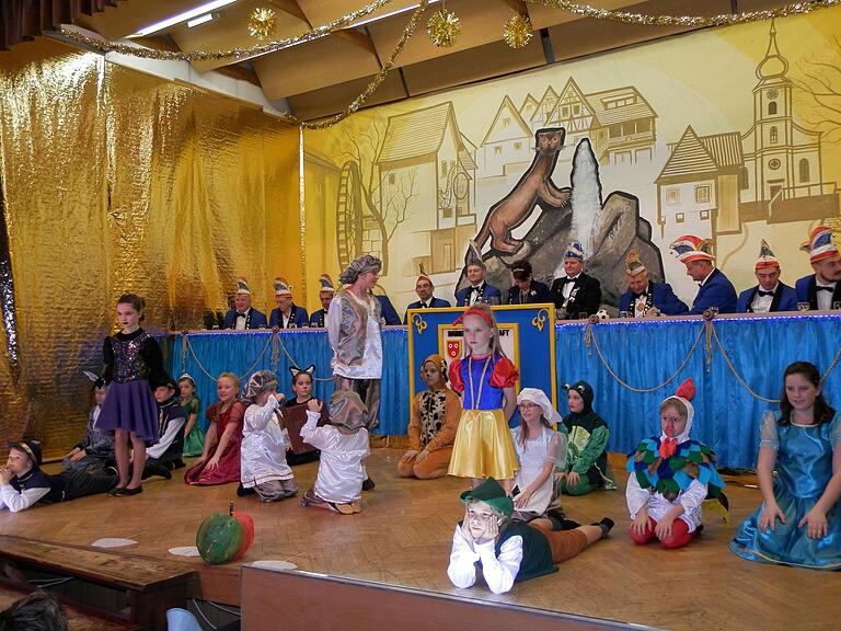 Die Kindergarde interpretierte Märchen neu. Die Kindergarde interpretierte Märchen neu.