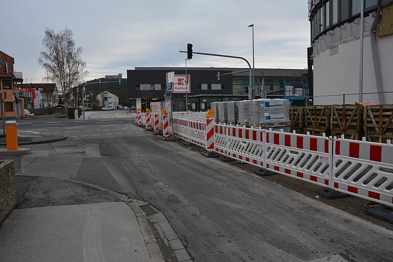 Die Bauarbeiten an der Einmündung der Franz-Marschall-Straße in die Meininger Straße werden in den kommenden Wochen fertiggestellt werden.