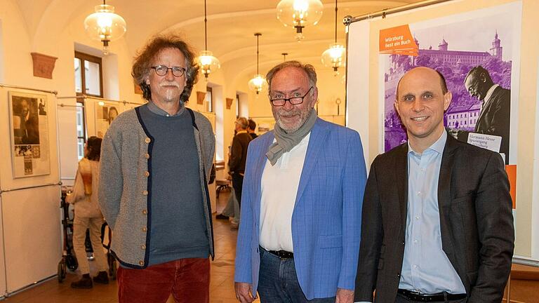 Daniel Osthoff, Hans Georg Bauner und Kulturreferent Benedikt Stegmayer bei der Ausstellungseröffnung.
