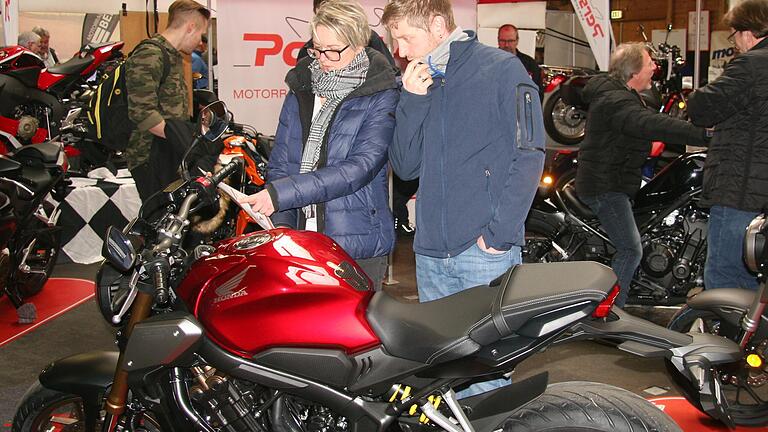 Bei der Motorradmesse Wheelies  hatte das Volkacher Motorradhaus Perschall viele verschiedene Modelle präsentiert. Inzwischen ist der Laden weitgehend leer gekauft.