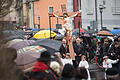 Ein paar tausend Besucher verfolgen am Freitag (25.03.16) die Karfreitagsprozession in der Lohrer Innenstadt. Traditionell tragen an Karfreitag Männer in schwarzen Anzügen aus Holhz gearbeitete und lebensgrosse Darstellungen des Leidensweg Christi durch die Altstadt.