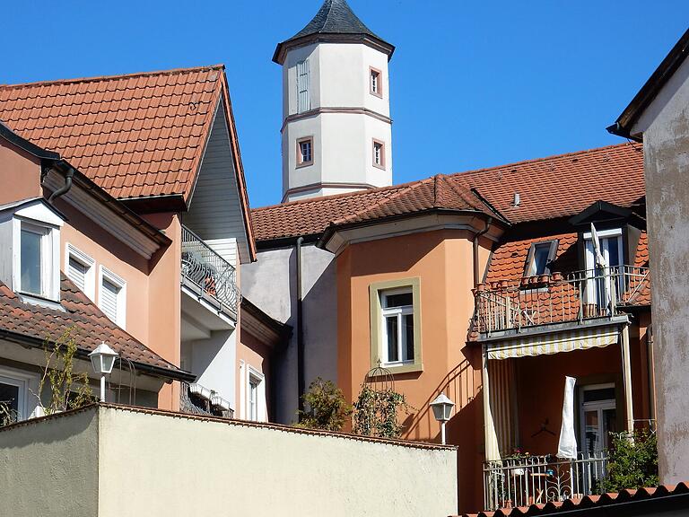 Mit der Altstadtsanierung sind neue Wohngebiete entstanden, etwa am Schrotturm. Im Stadtzentrum gibt es nicht nur entlang der Keßlergasse noch viel zu tun. Mit der Altstadtsanierung sind neue Wohngebiete entstanden, etwa am Schrotturm. Im Stadtzentrum gibt es nicht nur entlang der Keßlergasse noch viel zu tun.