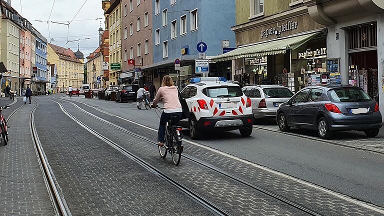 Der Ausschuss für Planung, Umwelt und Mobilität des Stadtrats (PUMA) hat in seiner jüngsten Sitzung einen Vorschlag zur Umwandlung von Johanniterplatz und Sanderstraße in einen verkehrsberuhigten Bereich einstimmig abgelehnt.