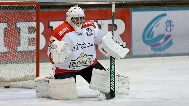 Weitestgehend entspannter Abend für Luca Feitl, der am Freitag in Ottobrunn den Vorzug Nicolas Hetzel bekam und erstmals in einem Pflichtspiel in dieser Saison das Gehäuse der Hawks hütete. Beim 15:3-Erfolg musste er nur drei Gegentreffer einstecken.