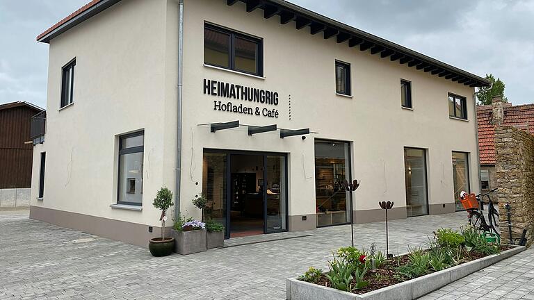Außenansicht von Laden und Café 'Heimathungrig', das die Sterks auf dem Gelände ihres Hofs in Großlangheim gebaut haben. Außenansicht von Laden und Café 'Heimathungrig', das die Sterks auf dem Gelände ihres Hofs in Großlangheim gebaut haben.