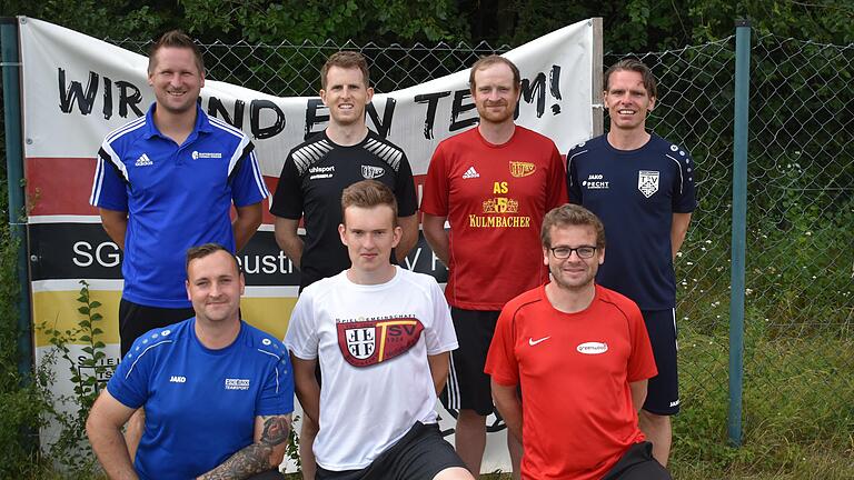 Die Teilnehmer des Lehrgangs 'Trainer-C Kinder und Jugend' freuen sich über die bestandene Prüfung: Lehrgangsleiter Manuel Mainz (hinten von links), Markus Seifert (TSV Hollstadt), Andreas Schneider (TSV Heustreu) und Michael Englisch (TSV Brendlorenzen) sowie Daniel Nagel (vorne von links, TSV Arnshausen), Tobias Miller (TSV Heustreu) und Markus Muth (TSV Unsleben). Da die Teilnehmer sich in einer Trainingsgemeinschaft befinden, wurde beim Foto auf den erforderlichen Mindestabstand verzichtet.