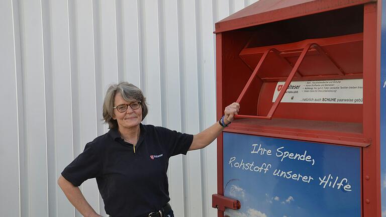 Christina Gold, Pressesprecherin der Malteser in der Diözese Würzburg, an einem der Altkleider-Container der Hilfsorganisation. Christina Gold, Pressesprecherin der Malteser in der Diözese Würzburg, an einem der Altkleider-Container der Hilfsorganisation.