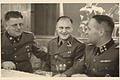 Männerrunde: Lagerführer Vinzenz Schöttl, Standortarzt Eduard Wirths und Lagerkommandant Rudolf Höß (von links) im Januar 1944.&nbsp; &nbsp;