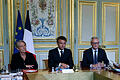 Unruhen in Frankreich - Krisensitzung der Regierung.jpeg       -  Krisenstimmung in Paris: Emmanuel Macron (Mitte), Präsident von Frankreich, mit Premierministerin  Elisabeth Borne und Wirtschaftsminister Bruno Le Maire.