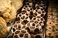 Donuts.jpeg       -  Taco Bell und Krispy Kreme wollen noch dieses Jahr nach Deutschland kommen. Ob Krispy Kreme auch Fußball-Donuts wie die Bäckerei auf dem Bild anbieten wird, wird sich zeigen.