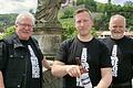 Das Würzburger Whisky-Trio: Hadrian Bromma mit Vater Bernhard Bromma (links) und Schwiegervater Burkhard Nöth (rechts).