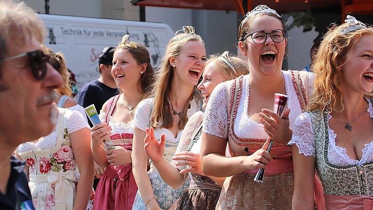 Beste Laune bei der Zieleinfahrt in der Kaiserstraße.