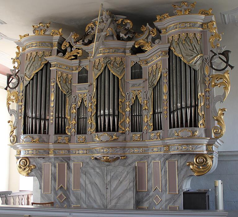 Virtuos und farbenreich wurde die historische Orgel der evangelischen Kirche in Heßdorf in einem Konzert am vergangenen Sonntag zum Klingen gebracht. Virtuos und farbenreich wurde die historische Orgel der evangelischen Kirche in Heßdorf in einem Konzert am vergangenen Sonntag zum Klingen gebracht.