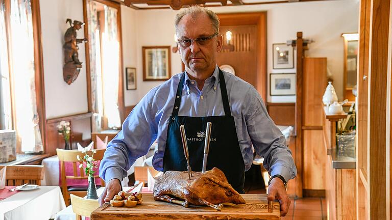 Im Gasthof Bären in Randersacker bietet Inhaber Stefan Morhard auf Vorbestellung Gans an.