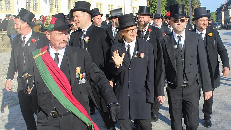 Bei der Wiesentheider Kirchweih ist viel Tradition im Spiel, ohne die Bürgerwehr geht es nicht. Bei der Wiesentheider Kirchweih ist viel Tradition im Spiel, ohne die Bürgerwehr geht es nicht.