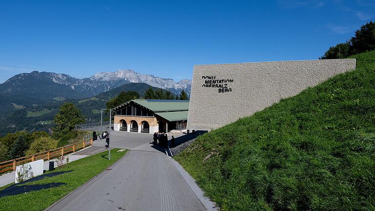 Eröffnung Dokumentation Obersalzberg       -  In grandioser Berglandschaft plante Hitler wenige Minuten Fußmarsch von der Ausstellung entfernt Krieg und Vernichtung. (Archivbild)