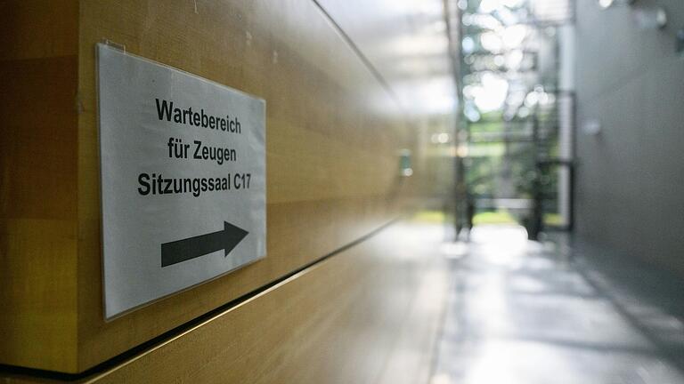 Vor 31 Jahren wurde die 13-jährige Sabine B. ermordet: Unter den Zeugen am 16. Prozesstag vor dem Landgericht Würzburg war auch der ehemalige Schwager des Angeklagten. Vor 31 Jahren wurde die 13-jährige Sabine B. ermordet: Unter den Zeugen am 16. Prozesstag vor dem Landgericht Würzburg war auch der ehemalige Schwager des Angeklagten.