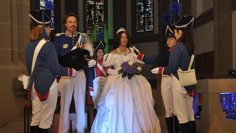Auch Königin Therese und König Ludwig I. erschienen in der Herz-Jesu-Stadtpfarrkirche um Maestro Gioacchino Rossini auf der Orgel zu hören. Foto: Peter Klopf - Auch Königin Therese und König Ludwig I. erschienen in der Herz-Jesu-Stadtpfarrkirche um Maestro Gioacchino Rossini auf der Orgel zu hören. Foto: Peter Klopf Auch Königin Therese und König Ludwig I. erschienen in der Herz-Jesu-Stadtpfarrkirche um Maestro Gioacchino Rossini auf der Orgel zu hören. Foto: Peter Klopf - Auch Königin Therese und König Ludwig I. erschienen in der Herz-Jesu-Stadtpfarrkirche um Maestro Gioacchino Rossini auf der Orgel zu hören. Foto: Peter Klopf