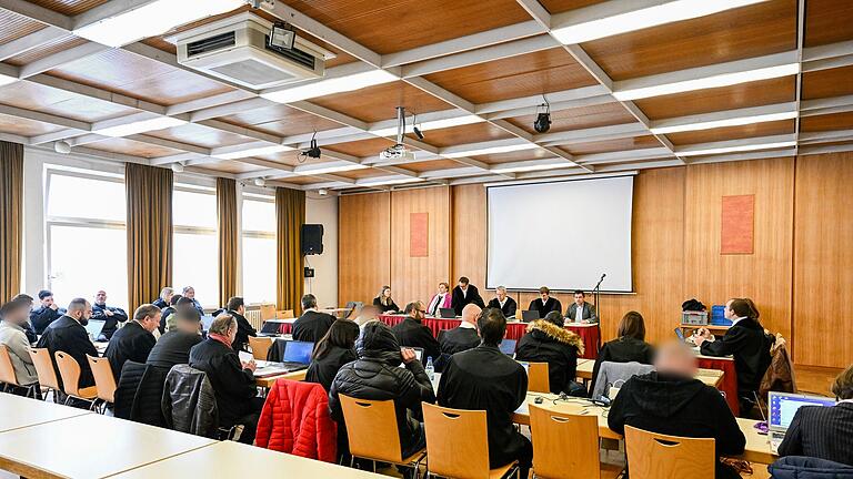 Über vier Monate zog sich hier die Verhandlung, jetzt steht das Urteil des Landgerichts aus:&nbsp; Aufgrund der Zahl der Beteiligten fand der Prozess gegen eine Dealerbande im Würzburger CVJM-Haus statt.&nbsp;