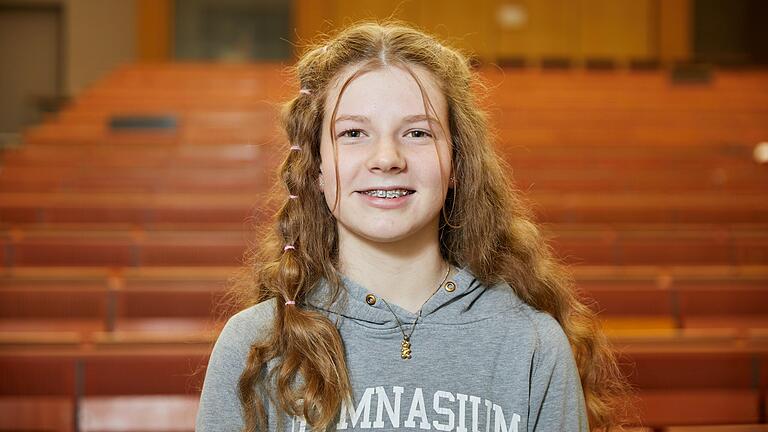 Magdalena Menninger (13) vom Gymnasium Bad Königshofen sagt 'Adöpfl' zu Kartoffeln.