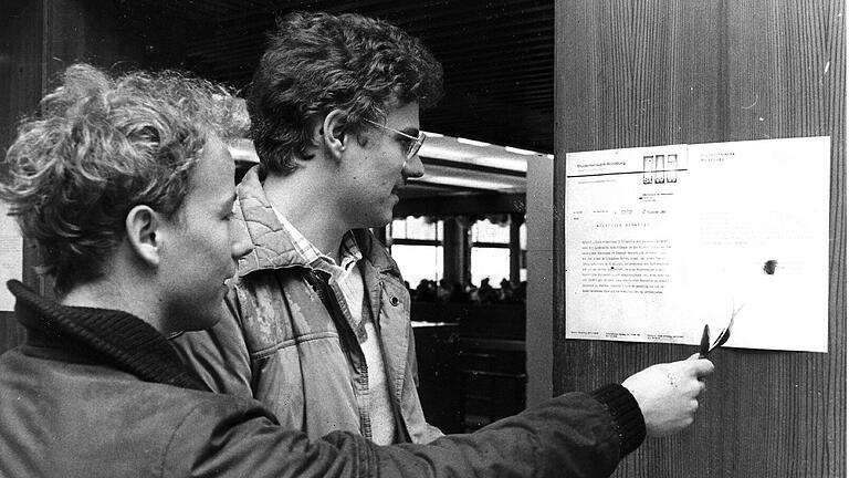 Mit Aushängen warnte das Würzburger Studentenwerk im Februar 1983 Mensa-Besucher und Bewohner von Studentenheimen vor dem Gift-Attentäter: Fächer für Lebensmittel und Kühlschränke in Gemeinschaftsküchen mussten verschlossen, Getränke durften nicht mehr offen bereitgestellt werden. Die Aus- und Belieferung des Studentenwerks wurde streng überwacht.