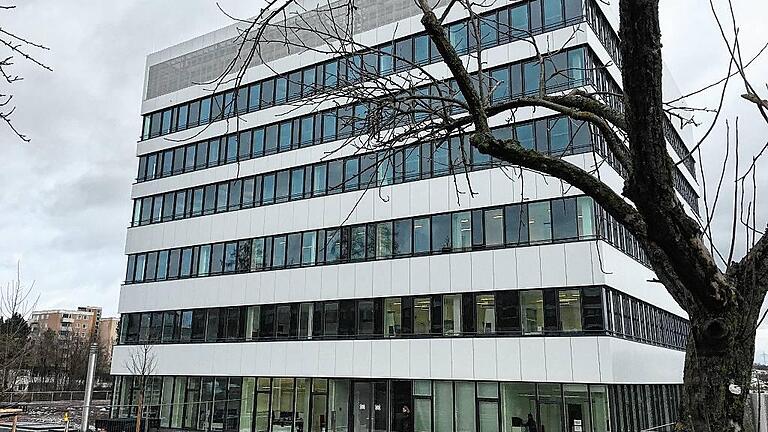 Der westliche Eingangsbereich des neuen Deutschen Zentrums für Herzinsuffizienz von Universität und Universitätsklinik. Der westliche Eingangsbereich des neuen Deutschen Zentrums für Herzinsuffizienz von Universität und Universitätsklinik.