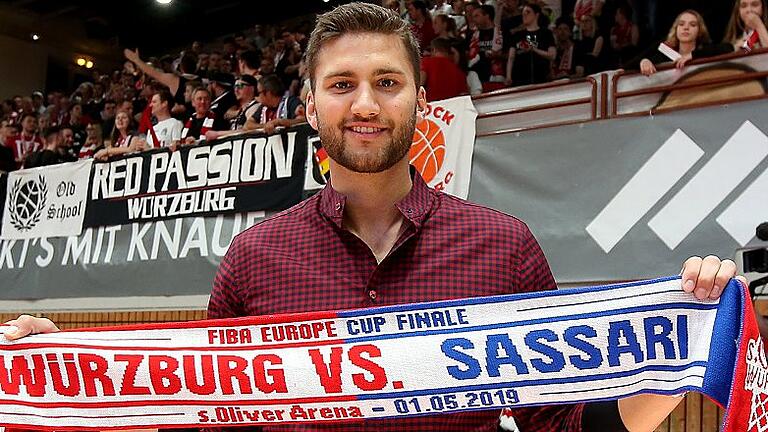 Basketball - FIBA Europe Cup - Finale - s.Oliver Wuerzburg - Dinamo Sassari       -  Zu Gast in der alten Heimat: NBA-Star Maximilian Kleber.