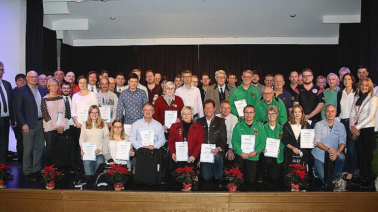 BLSV-Gala: Ehrung der Schützen, Motorsportler, Kegler, Tänzer, Leichtathleten, Radsportler, Judokas, Kickboxer, Triathleten und Schwimmer.