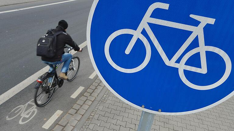 Im Interesse der Landkreisbürger: Der Landkreis baut Kreisstraßen aus und legt Radwege an.