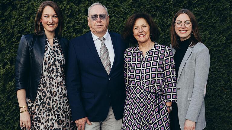 Generationenwechsel bei der Czerny Manufaktur in Gemünden: Die Schwestern Magdalena Cromme (links) und Eva-Maria Czerny (rechts) haben kürzlich die Geschäftsführung übernommen. Generationenwechsel bei der Czerny Manufaktur in Gemünden: Die Schwestern Magdalena Cromme (links) und Eva-Maria Czerny (rechts) haben kürzlich die Geschäftsführung übernommen.