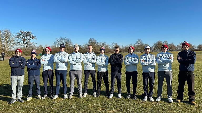 Auf dem Bild (von links): Luis Frischmuth, James Pearman, Raphael Hackober, Philipp Johne, Maximilian Hebenstreit, Maximilian Beck, William Pearman, Florian Wachter, Sven Günther, Tim Hillerbrand, Nicolai Kutz und Julien Froidefond. Auf dem Bild (von links): Luis Frischmuth, James Pearman, Raphael Hackober, Philipp Johne, Maximilian Hebenstreit, Maximilian Beck, William Pearman, Florian Wachter, Sven Günther, Tim Hillerbrand, Nicolai Kutz und Julien Froidefond.