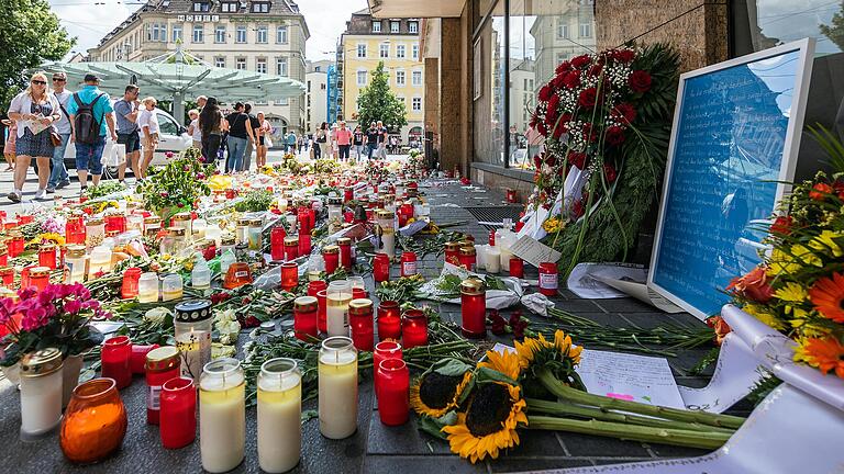 Ort der Bluttat vom 25. Juni in Würzburg: Im Kaufhaus am Barbarossaplatz tötete ein 24-Jähriger drei Frauen und verletzte fünf weitere Menschen schwer. Ort der Bluttat vom 25. Juni in Würzburg: Im Kaufhaus am Barbarossaplatz tötete ein 24-Jähriger drei Frauen und verletzte fünf weitere Menschen schwer.