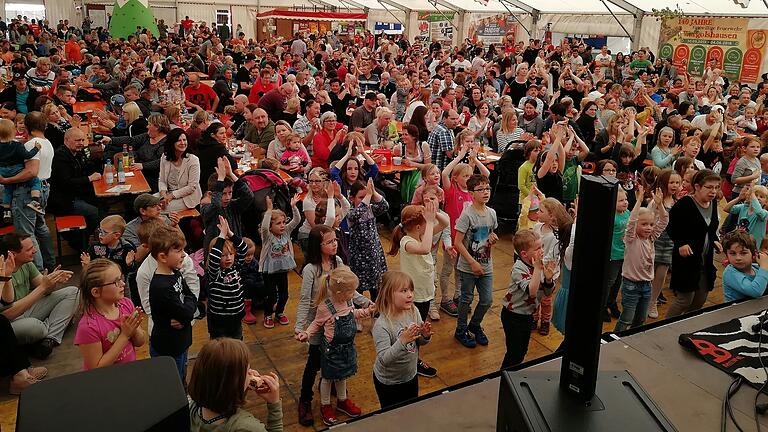 Die Veranstalter des Hollstädter Bierfrühlings hoffen auch in diesem Jahr wieder auf ein volles Festzelt. Am 1. Mai steht ein Familientag auf dem Programm.
