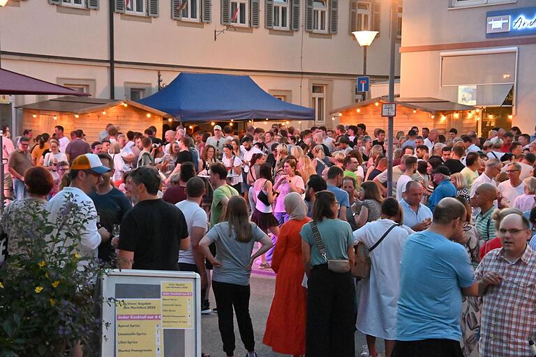 Drei tolle Tage feierte Höchberg sich selbst beim Marktfest auf dem Marktplatz und in der Hauptstraße. Drei tolle Tage feierte Höchberg sich selbst beim Marktfest auf dem Marktplatz und in der Hauptstraße.