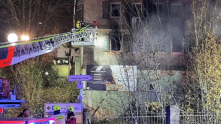 Brand in leerstehendem Haus in Bad Brückenau - Brand in leerstehendem Haus in Bad Brückenau Brand in leerstehendem Haus in Bad Brückenau - Brand in leerstehendem Haus in Bad Brückenau