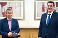 Stabübergabe in der Flessabank in Haßfurt: Regionalleiter Robert Willinger (links) wurde verabschiedet, Andreas Schneider ist sein Nachfolger.