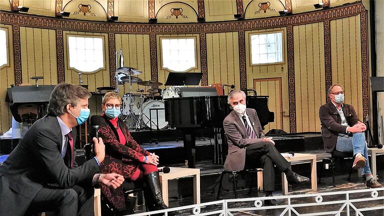 Kompetent und sachlich diskutierten (von links) Professor Lars Dölken, Sabine Dittmar (SPD), Versorgungsarzt Ralph Brath sowie der Ärztliche Direktor der Heiligenfeld-Kliniken Jörg Ziegler auf den Gesundheitstagen. Foto: Sigismund von Dobschütz - Kompetent und sachlich diskutierten (von links) Professor Lars Dölken, Sabine Dittmar (SPD), Versorgungsarzt Ralph Brath sowie der Ärztliche Direktor der Heiligenfeld-Kliniken Jörg Ziegler auf den Gesundheitstagen. Foto: Sigismund von Dobschütz Kompetent und sachlich diskutierten (von links) Professor Lars Dölken, Sabine Dittmar (SPD), Versorgungsarzt Ralph Brath sowie der Ärztliche Direktor der Heiligenfeld-Kliniken Jörg Ziegler auf den Gesundheitstagen. Foto: Sigismund von Dobschütz - Kompetent und sachlich diskutierten (von links) Professor Lars Dölken, Sabine Dittmar (SPD), Versorgungsarzt Ralph Brath sowie der Ärztliche Direktor der Heiligenfeld-Kliniken Jörg Ziegler auf den Gesundheitstagen. Foto: Sigismund von Dobschütz
